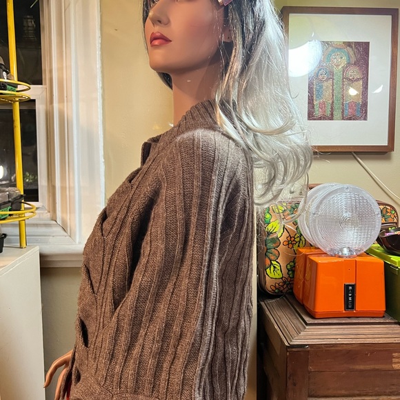 Cropped Wool Knit Sweater - Picture 6 of 10